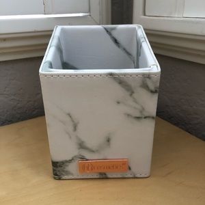 BH Cosmetics makeup brush holder